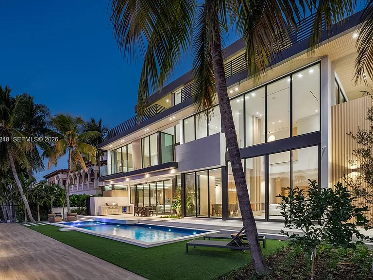 641 Flamingo Dr — Photo 3