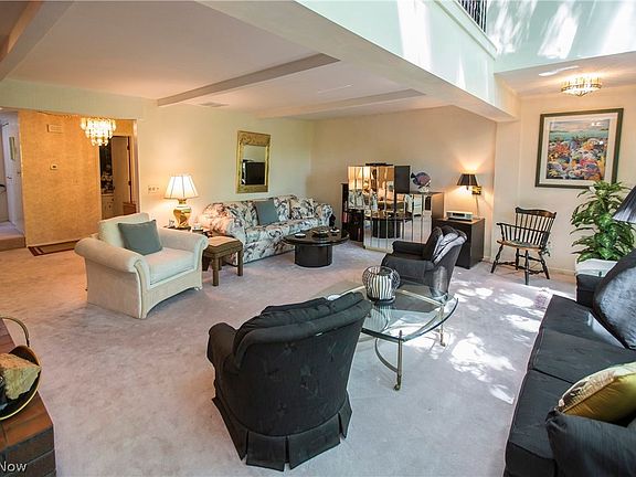 3rd image of 4729 Greenbriar Ln