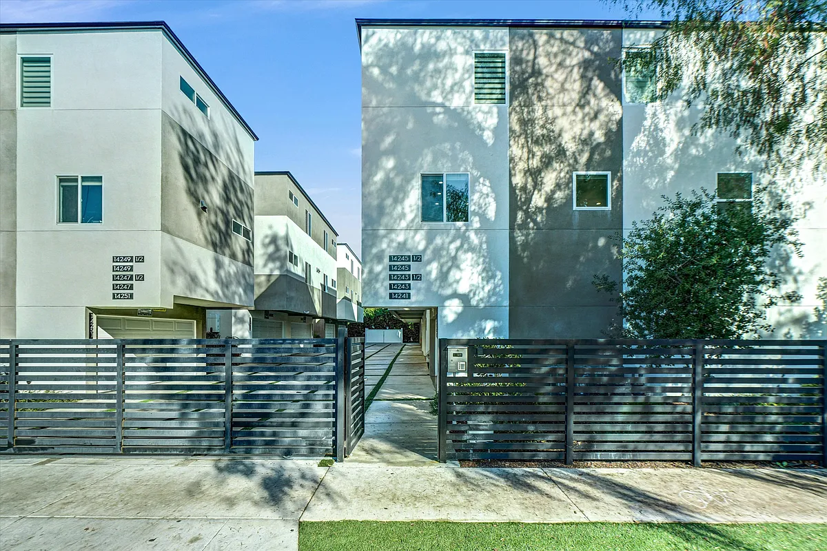 Building Photo - 14243 1/2 Gilmore St