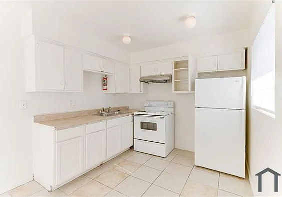 3370 Athens St #4 — Photo 2