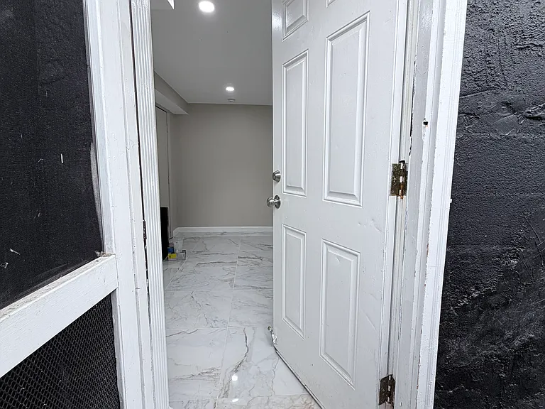 11 John Ave — Photo 10