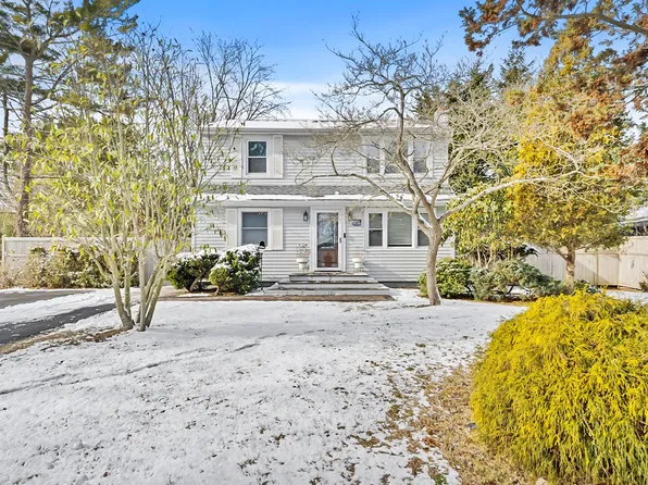 370 Grove Avenue, Patchogue, NY 11772