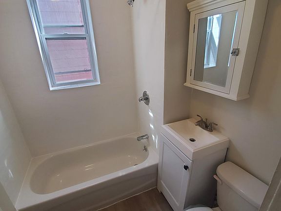 5th image of 456 Baldwin Ave APT 7