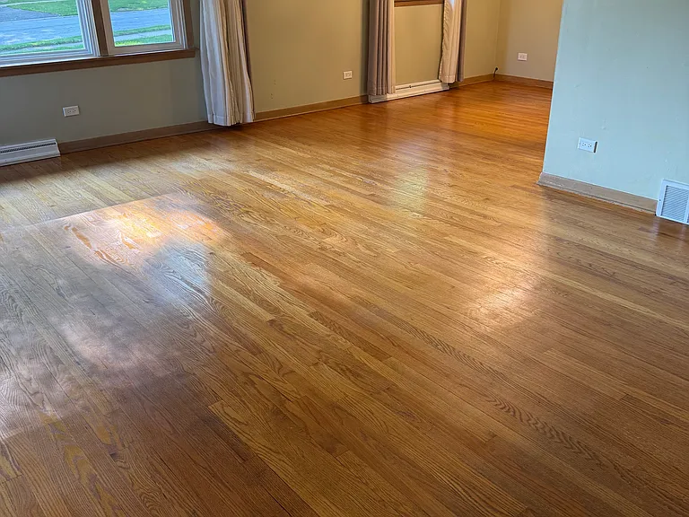 330 S Oak St — Photo 2