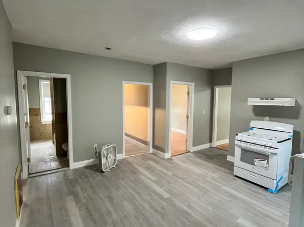 16 Vale St APT 3, Worcester, MA 01604