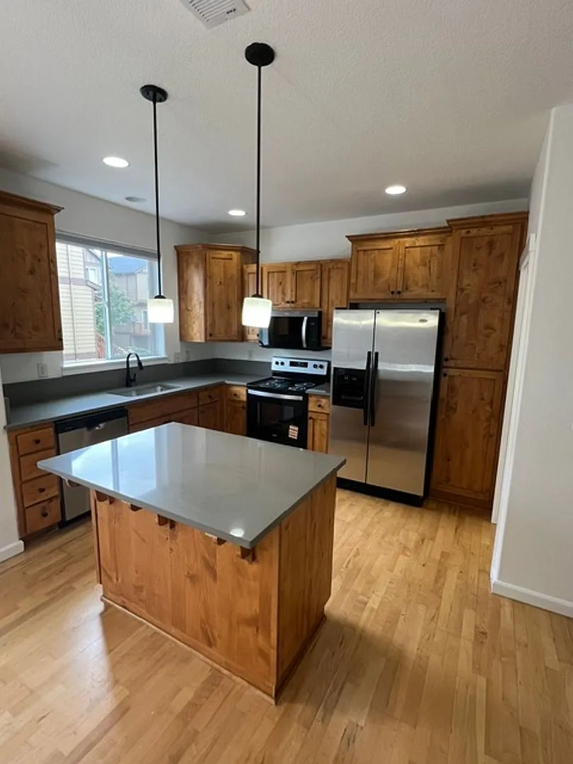 Craftsman Style Townhouse - 3 bedroom, 2.5 bath w/ Bonus Room - Attached Double Garage — Photo 1