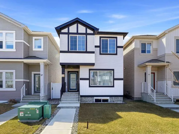 39 N Lake St, Red Deer County, AB T4E 1B9