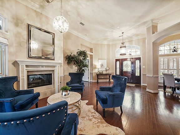 5th image of 15620 Queen Victoria Ct