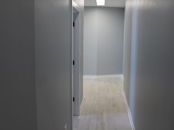 4th image of 2420 W Warren Blvd #1