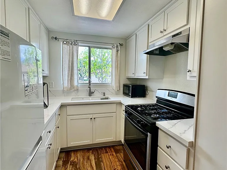 1123 W Sierra Madre Ave #4 — Photo 6