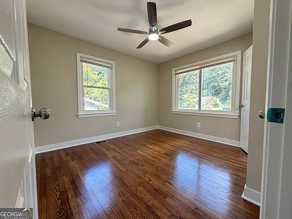 4th image of 897 Wanda Cir SW