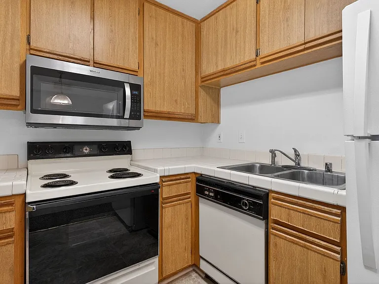 3485 Linden Ave — Photo 13