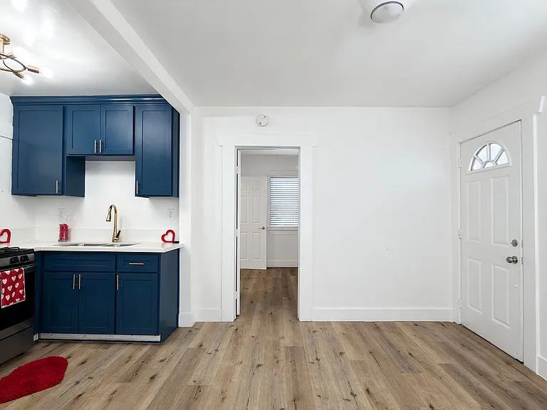 1706 Sherman Pl — Photo 4