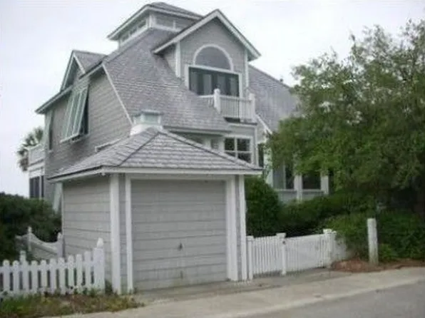 12 Windward Ct, Southport, NC 28461
