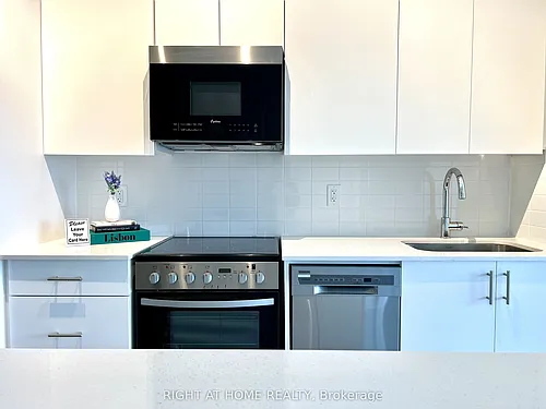 15 Ellerslie Ave Photo 1