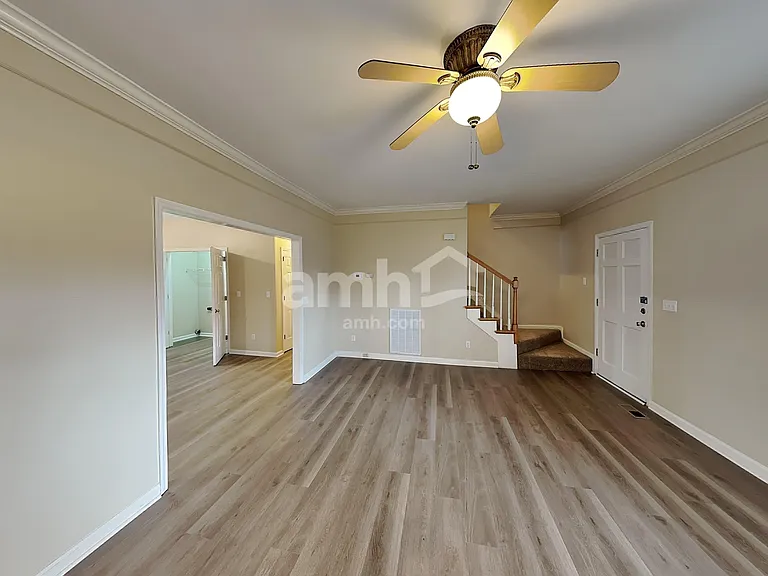 2702 Camden Ct — Photo 5