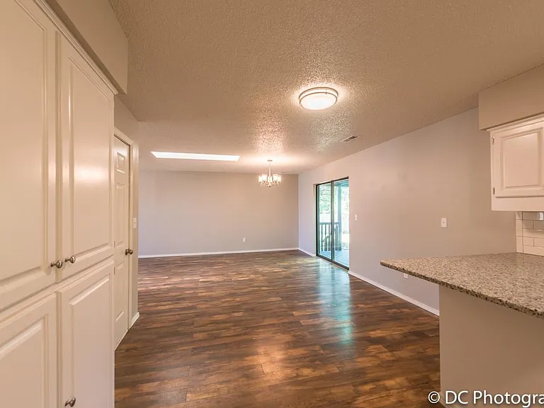 1704 SW D St — Photo 6