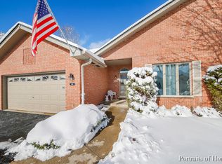 146 Royal Ct, Bloomingdale, IL 60108