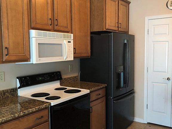 4th image of 2213 Dominion Dr
