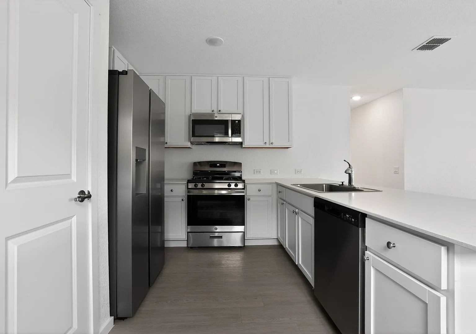 Private Bedroom for Rent 5 Minutes from Texas A&MSan Antonio! — Photo 4