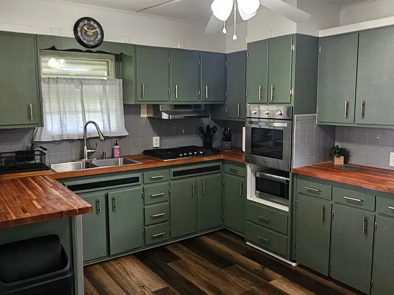 2431 N Somerset Ave — Photo 3