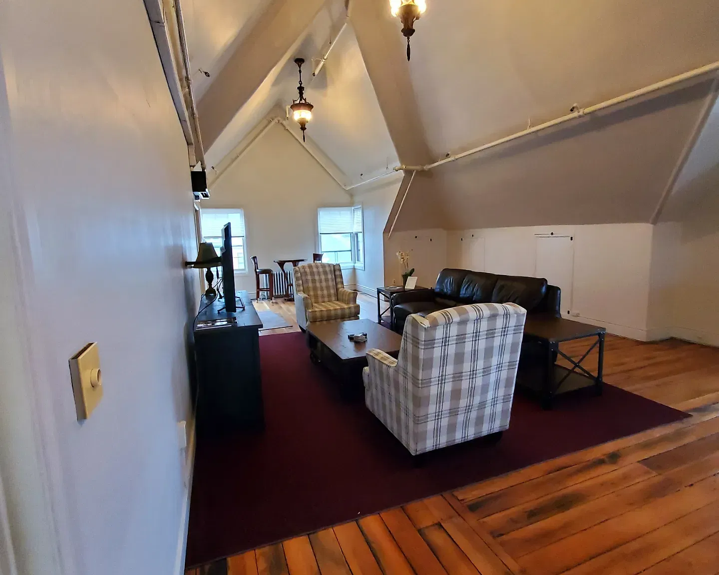 2 bed, 1.5 bath, 2000 sqft, $2,800 — Photo 1