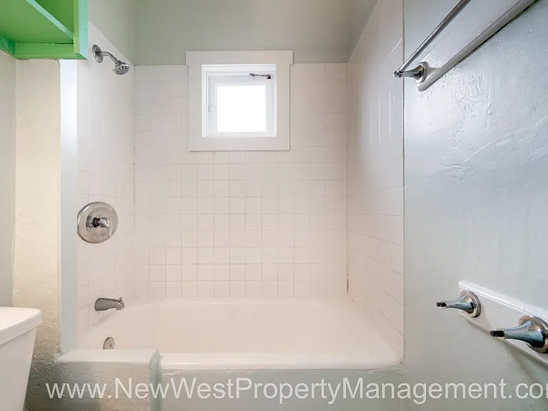 2419 Market St #B — Photo 14