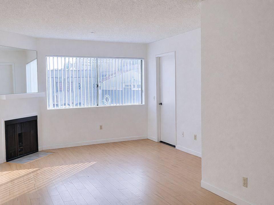 1st image of 526 S Alexandria Ave #209