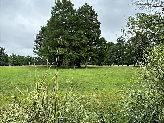 2nd image of 10 Fairway Dr