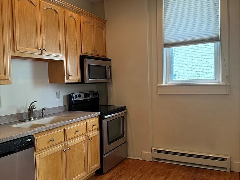 137 S Peterboro St — Photo 8