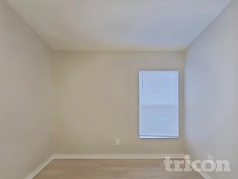 1067 Stoneham Dr — Photo 12