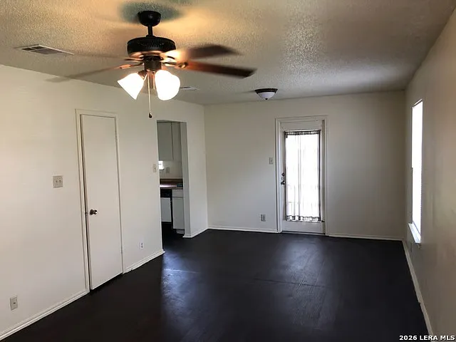 3 bed, 2.5 bath, 1202 sqft, $1,550 — Photo 3