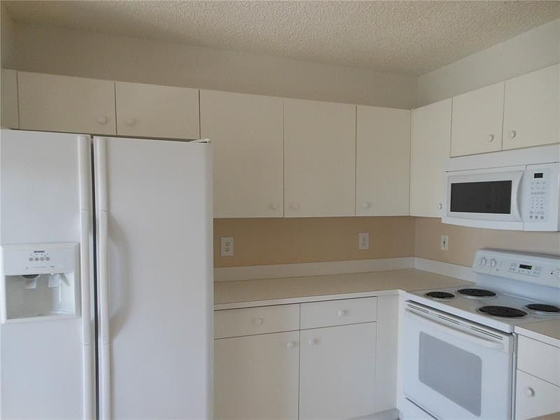 1st image of 805 NW 208th Cir