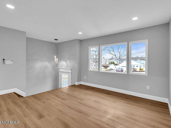 5th image of 107 Oak Hill Drive