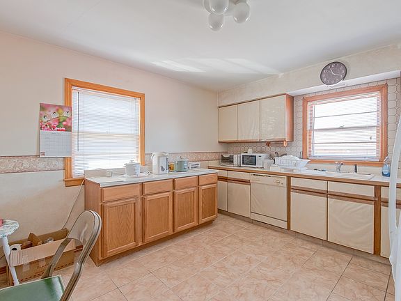 5th image of 2134 Manchester Ave