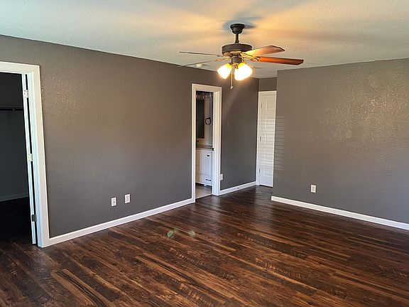 3rd image of 419 Eisenhower Ln