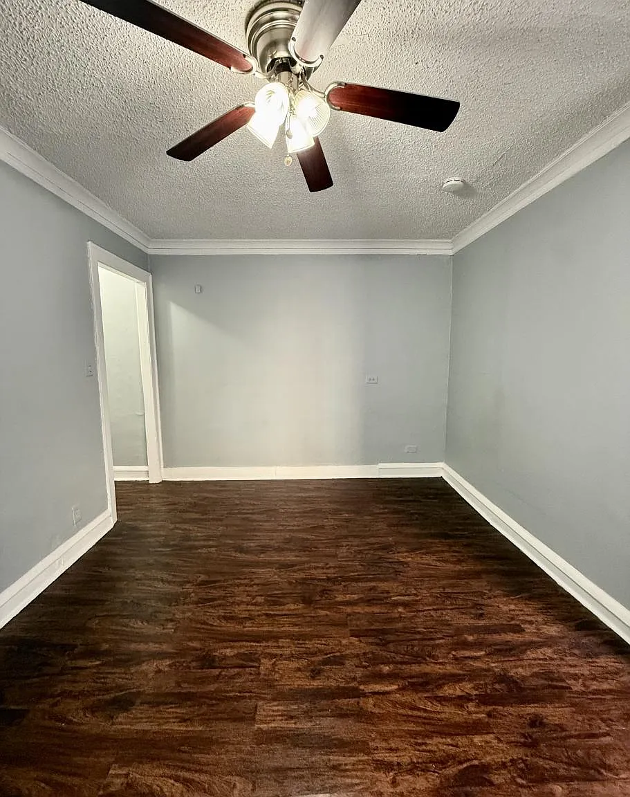 6959 S Paxton Ave — Photo 3