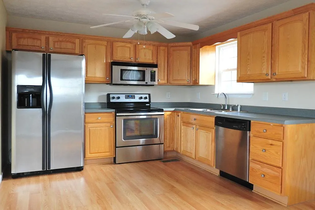 3 bed, 1120 sqft, $1,545 — Photo 2