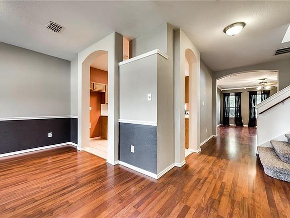3rd image of 313 Londonderry Ln