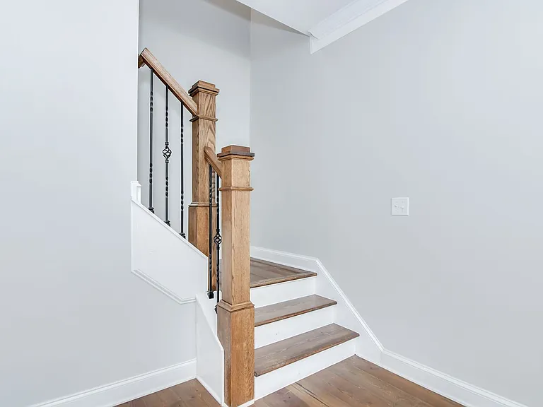 344 Colonnades Dr — Photo 27