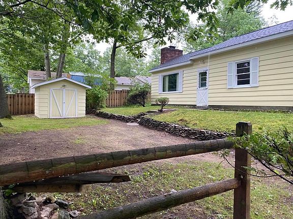 2nd image of 2295 Dault St