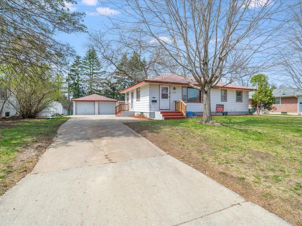 7025 Quail Ave N, Brooklyn Center, MN 55429