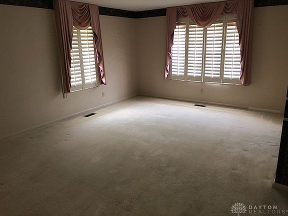 3rd image of 4925 Foxdale Dr
