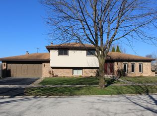 1036 Catalpa Ct, Beecher, IL 60401