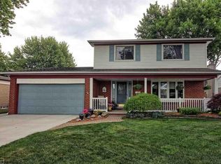 33854 Chatsworth Dr, Sterling Heights, MI 48312