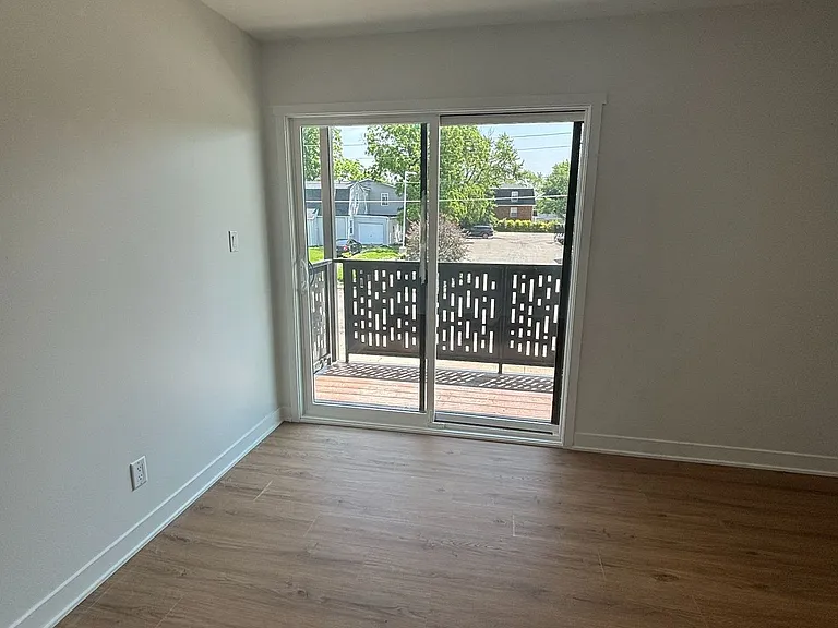 Rosewood Commons — Photo 11