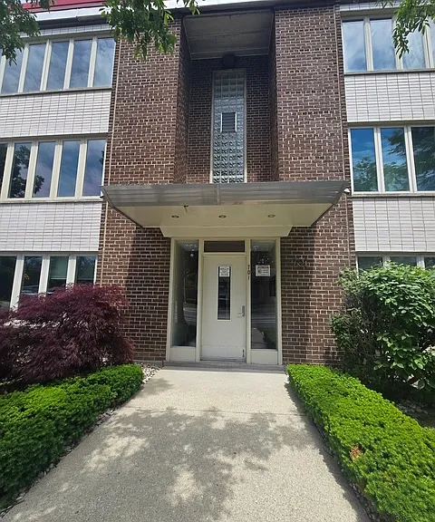701 Busse Hwy #1B — Photo 4