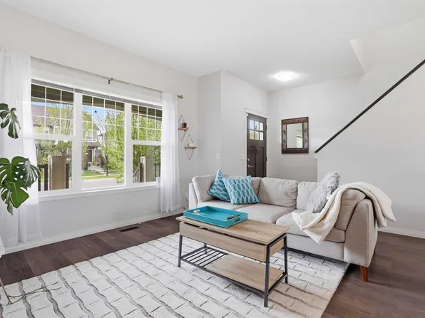 632 SW Mahogany Blvd SE, Calgary, AB T3M 1X9