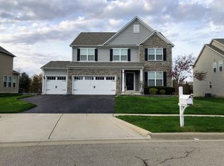 2077 Orangelake Dr, Lewis Center, OH 43035