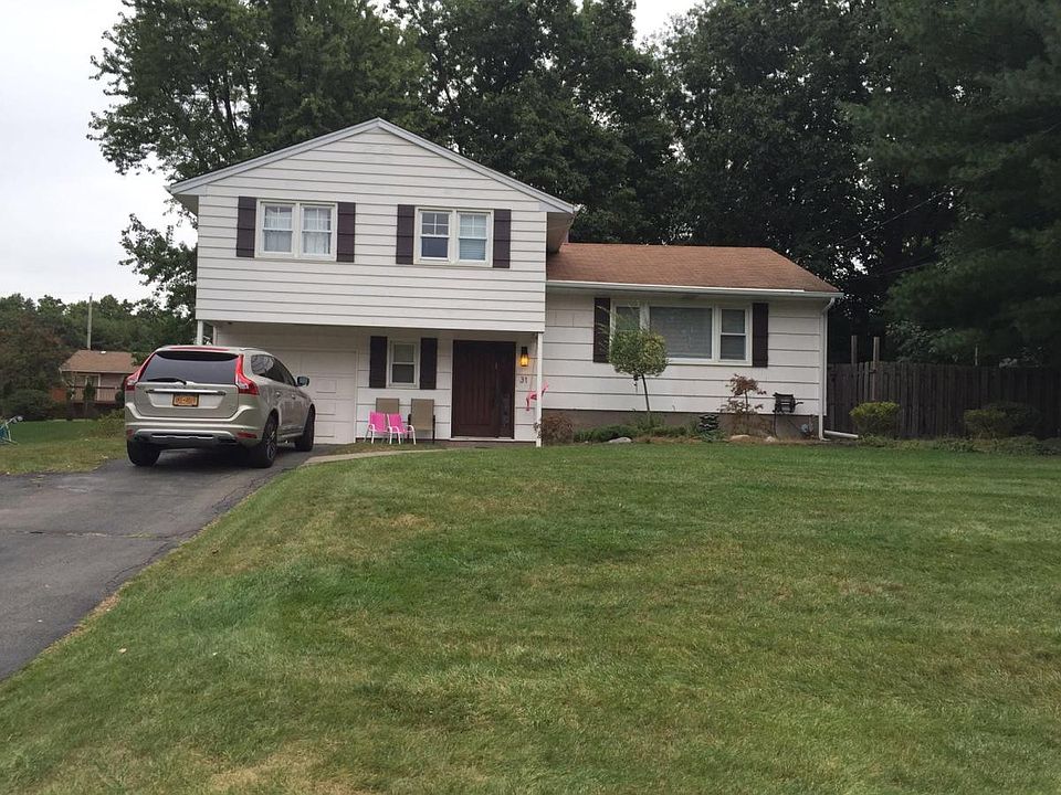 1st image of 31 Besen Pkwy